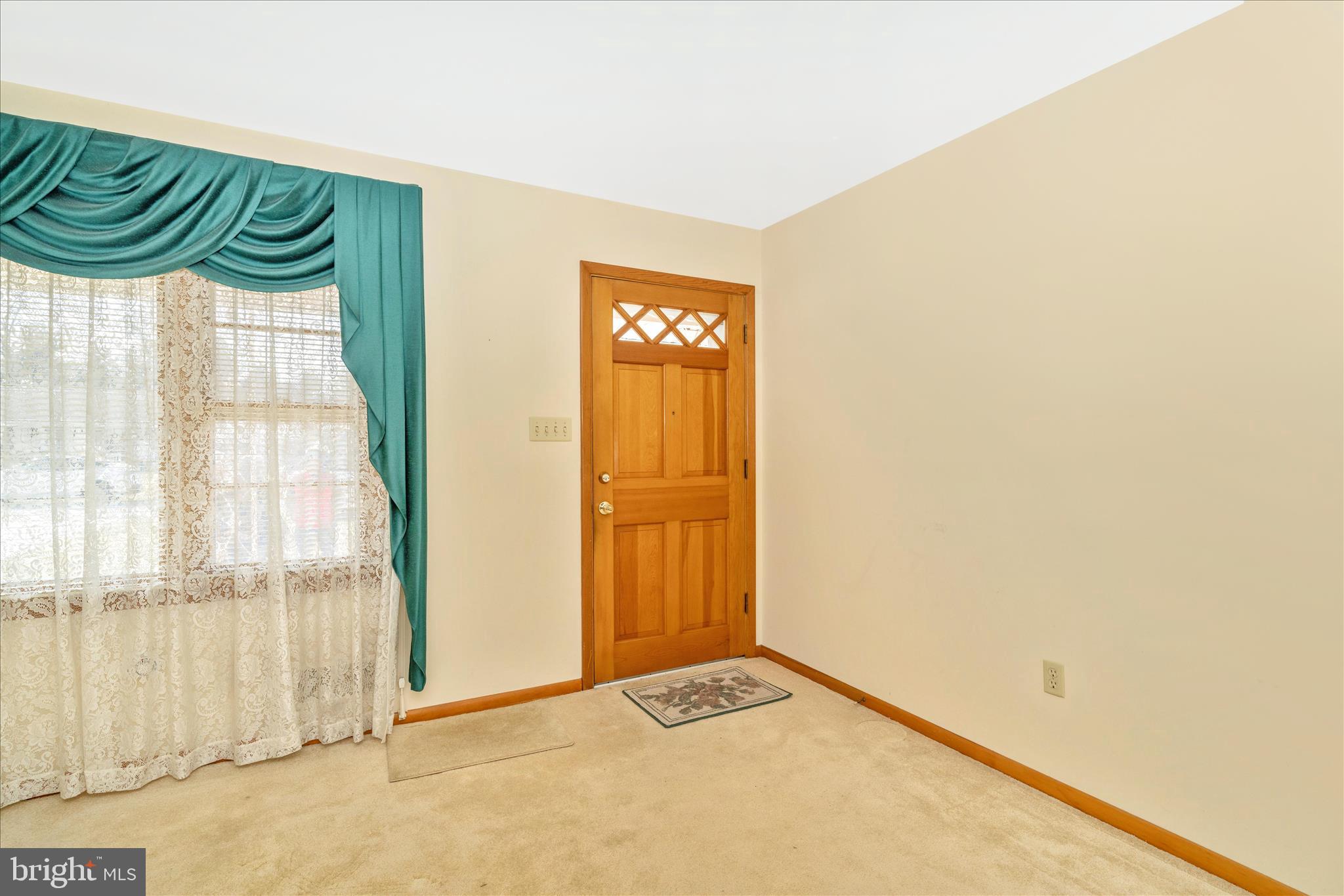 7914 Edgewood Farm Road Frederick, MD 21702 - Photo 4 of 58 Foyer