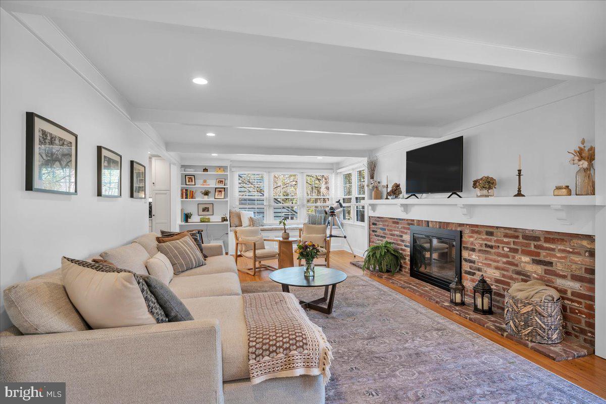 126 Ashford Road Cherry Hill, NJ 08003 - Photo 17 of 43 a living room with furniture and a flat screen tv