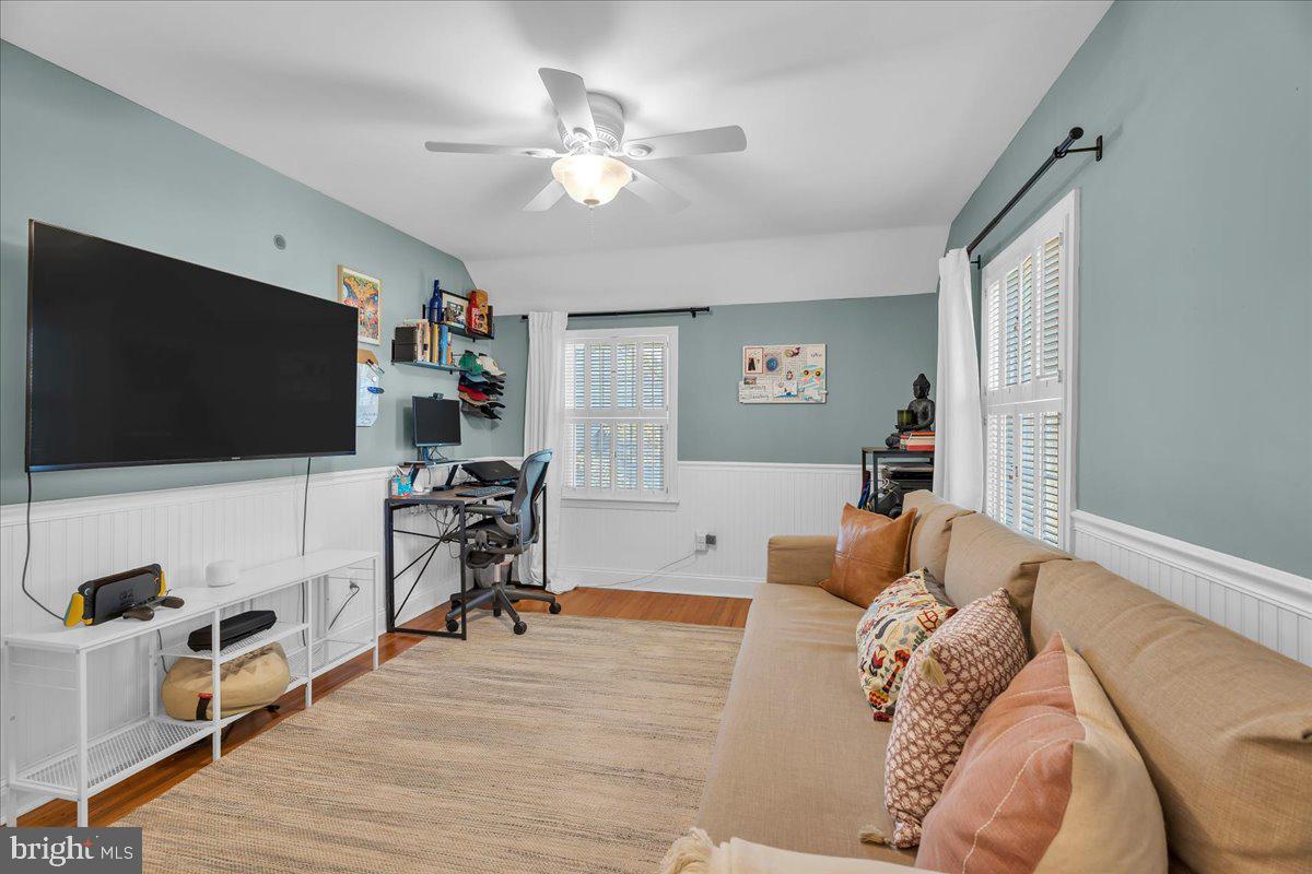 126 Ashford Road Cherry Hill, NJ 08003 - Photo 25 of 43 a living room with furniture and a flat screen tv