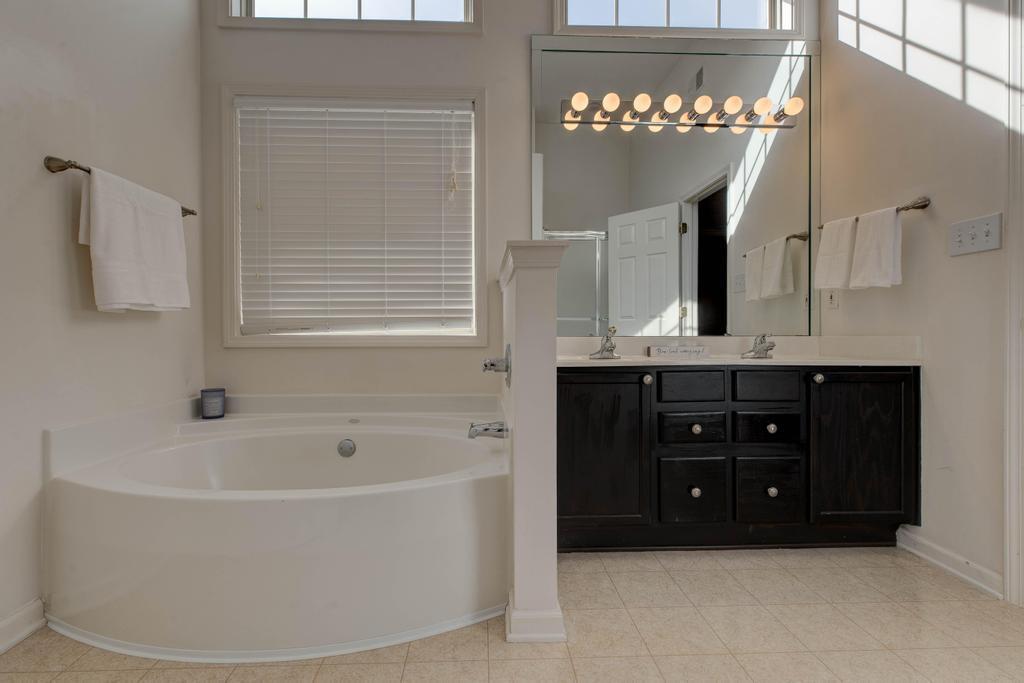 4153 Boone Creek Road Lexington, KY 40509 - Photo 20 of 36 Primary bathroom
