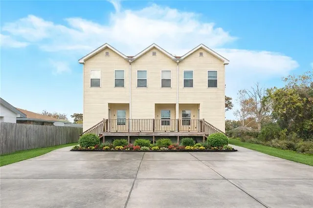 $325,000 | 1209 Tallow Tree Lane, Harvey, LA 70058