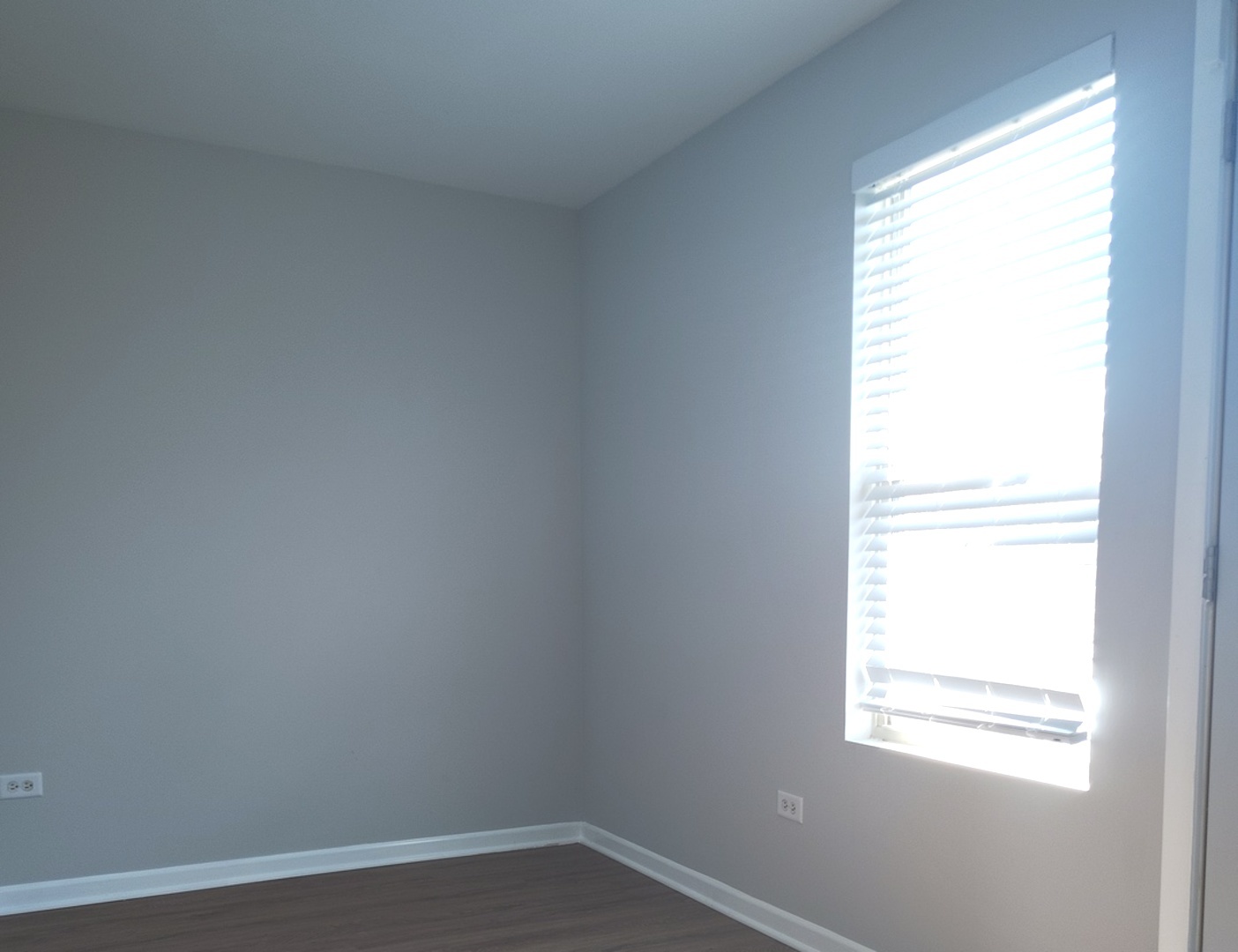 2367 East 70th Place, Unit 1A Chicago, IL 60649 - Photo 11 of 30 an empty room with a window