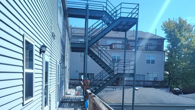 a view of entryway with a front door