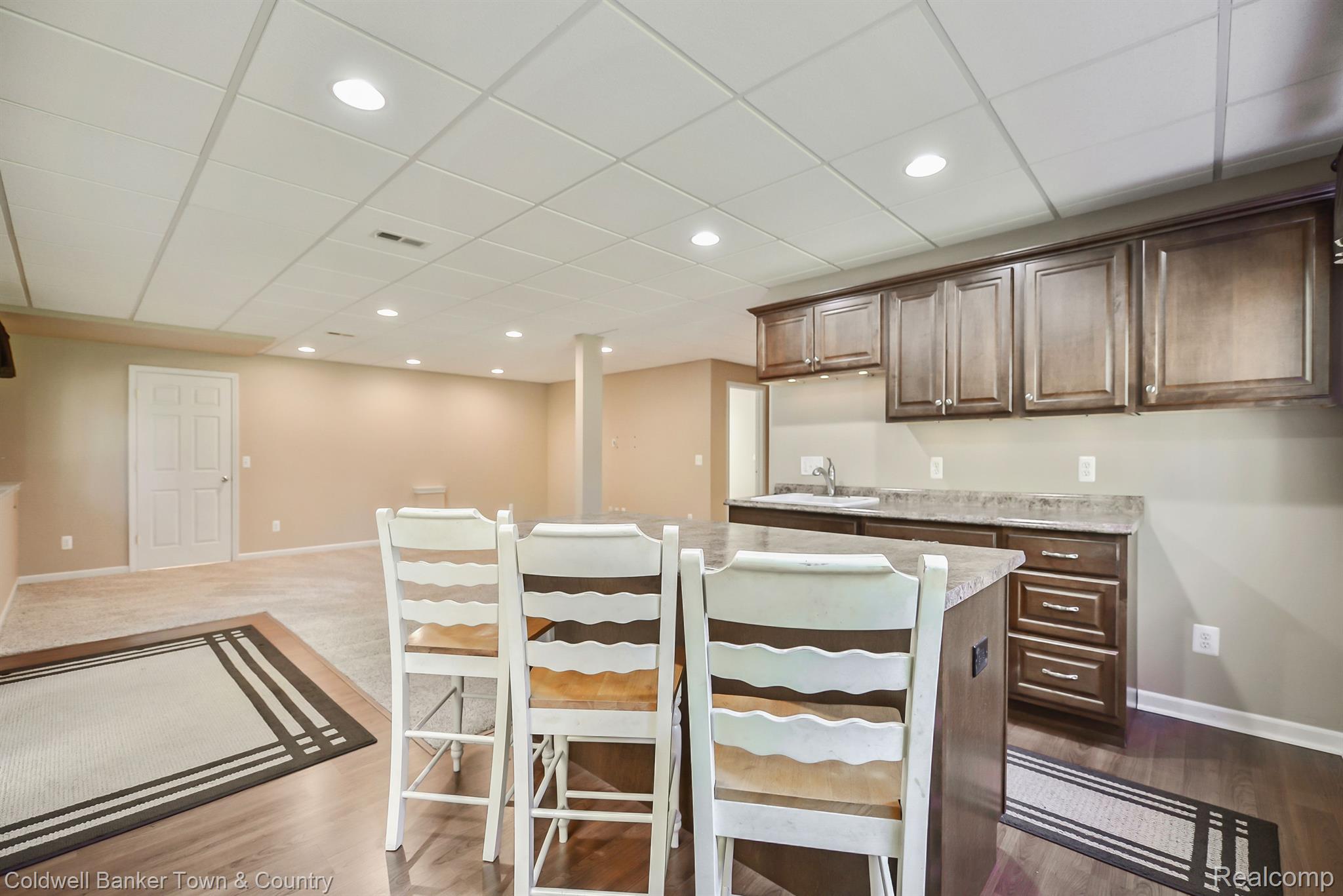 213 Slider Avenue Howell, MI 48843 - Photo 57 of 64 Lower level snack bar