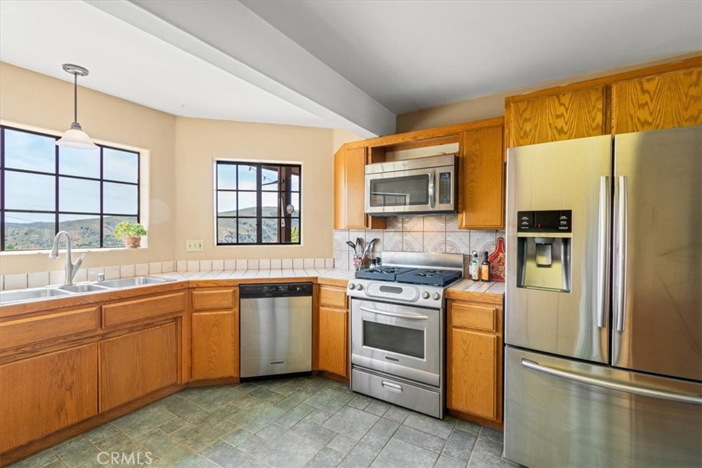 770 Roads End Point Lebec, CA 93243 - Photo 12 of 43