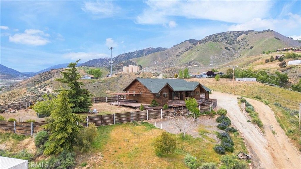 770 Roads End Point Lebec, CA 93243 - Photo 3 of 43