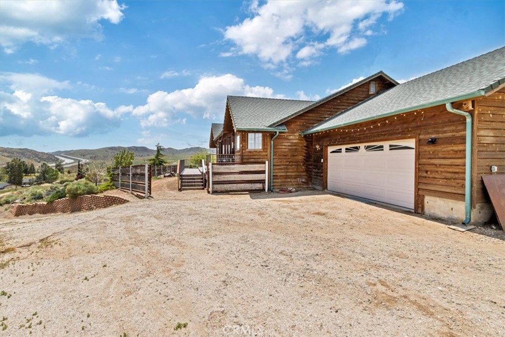 770 Roads End Point Lebec, CA 93243 - Photo 5 of 43