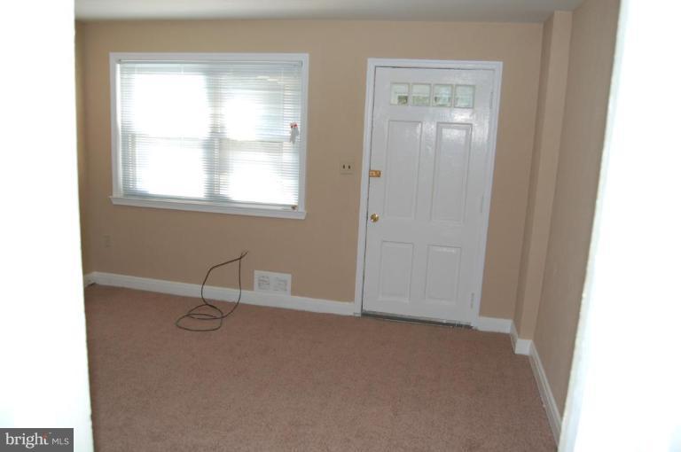 3015 Georgetown Road Baltimore, MD 21230 - Photo 3 of 17 Living Room