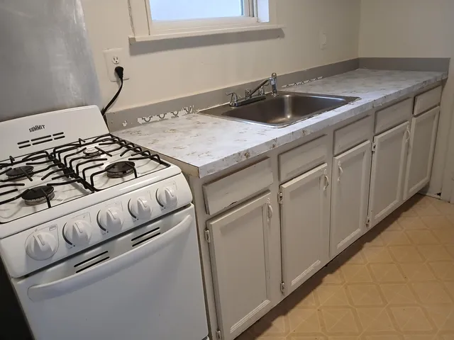 $800 | 44 Euclid Avenue, Unit 2, Pontiac, MI 48342