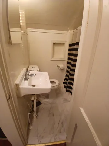 $800 | 44 Euclid Avenue, Unit 2, Pontiac, MI 48342