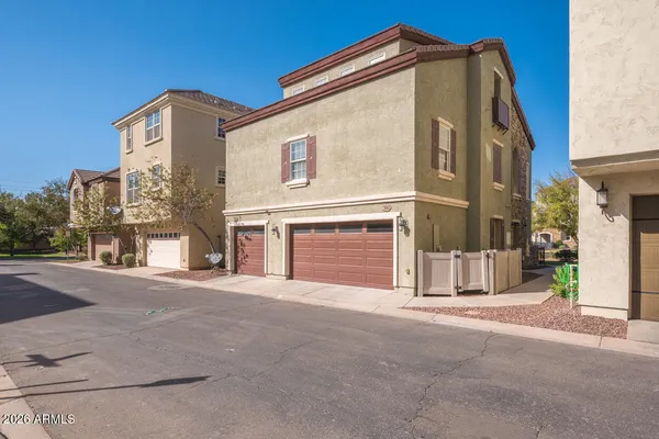 $2,895 | 1664 East Bridgeport Parkway, Gilbert, AZ 85295
