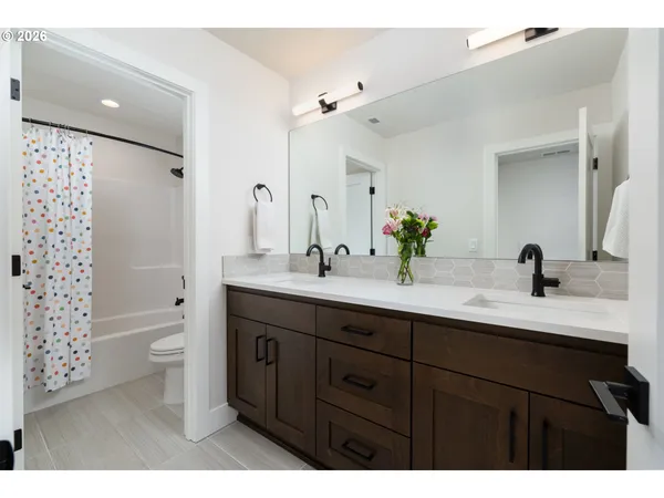 $989,000 | 63220 Northwest Red Butte Ct Bend, Bend, OR 97703