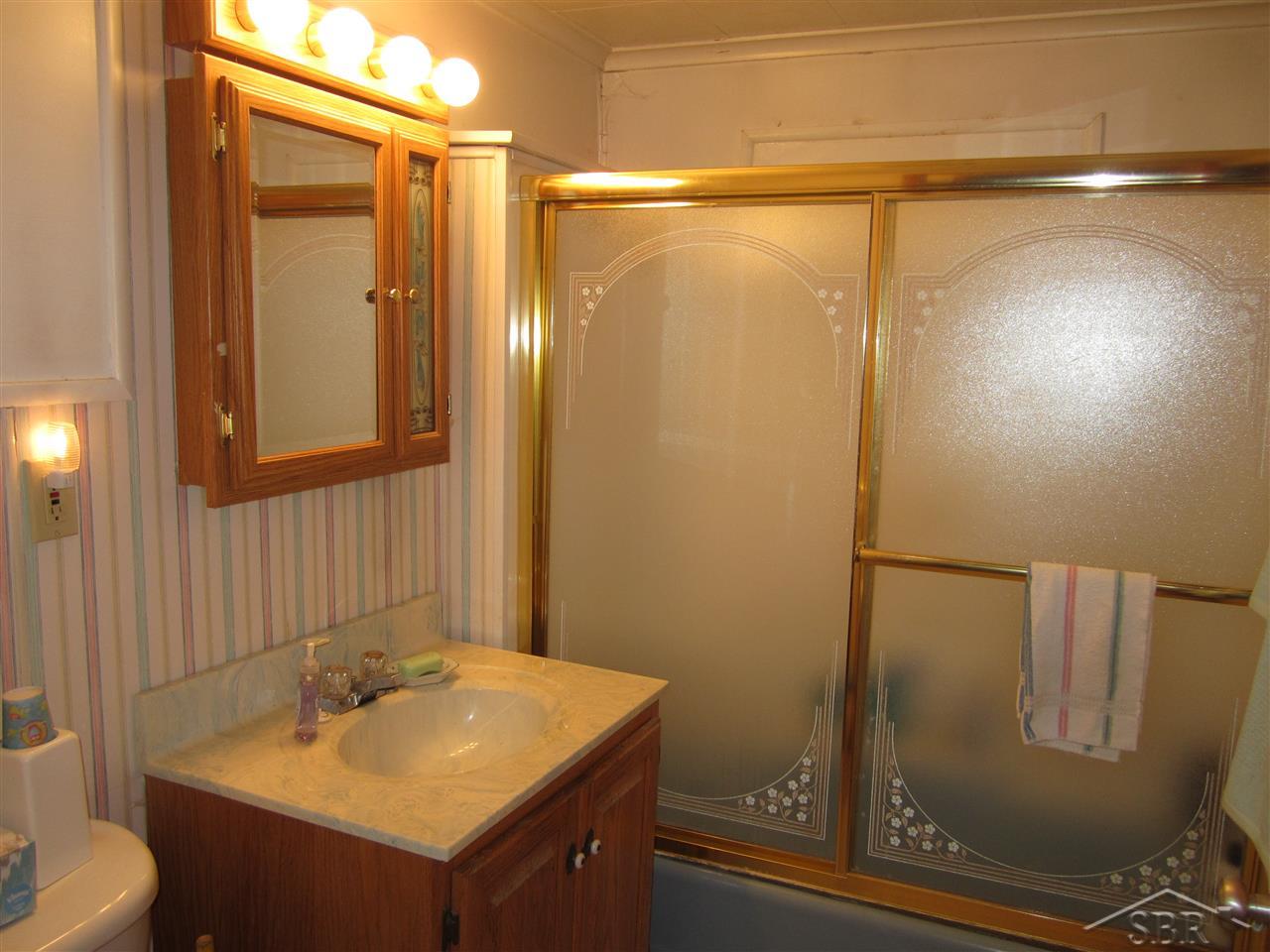 820 North Gleaner Road Saginaw, MI 48609 - Photo 9 of 23 31317862-8.JPG