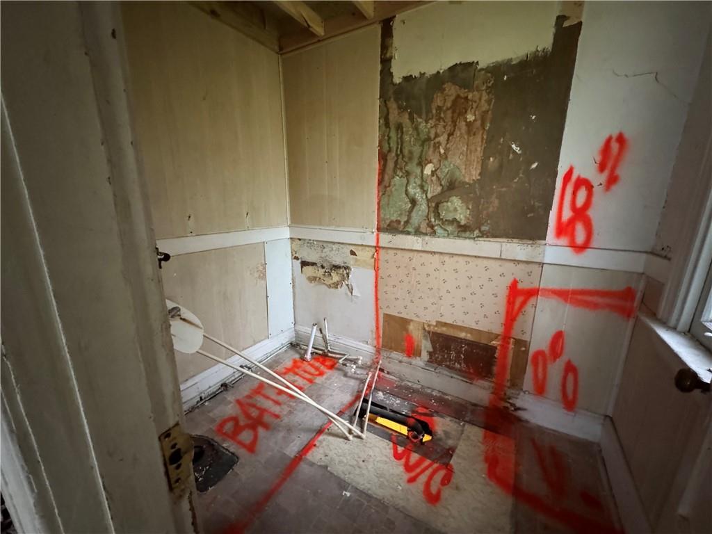 221 Singer Avenue McKees Rocks, PA 15136 - Photo 15 of 23