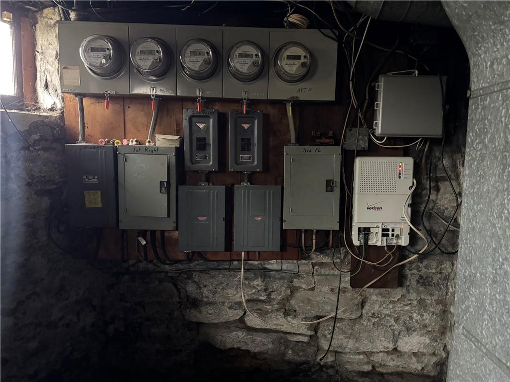 221 Singer Avenue McKees Rocks, PA 15136 - Photo 19 of 23