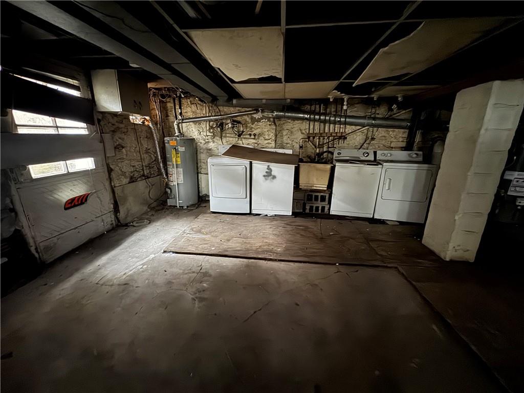 221 Singer Avenue McKees Rocks, PA 15136 - Photo 20 of 23 a view of a garage