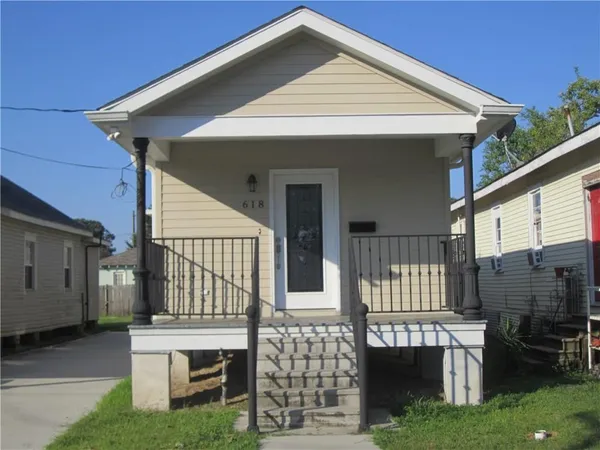 $1,600 | 618 Chalmette Street, Harvey, LA 70058