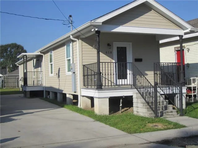 $1,600 | 618 Chalmette Street, Harvey, LA 70058