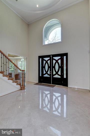 9830 River Road Potomac, MD 20854 - Photo 6 of 31 Entrance foyer