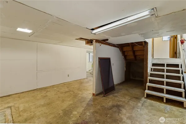 a view of empty room with a white walls