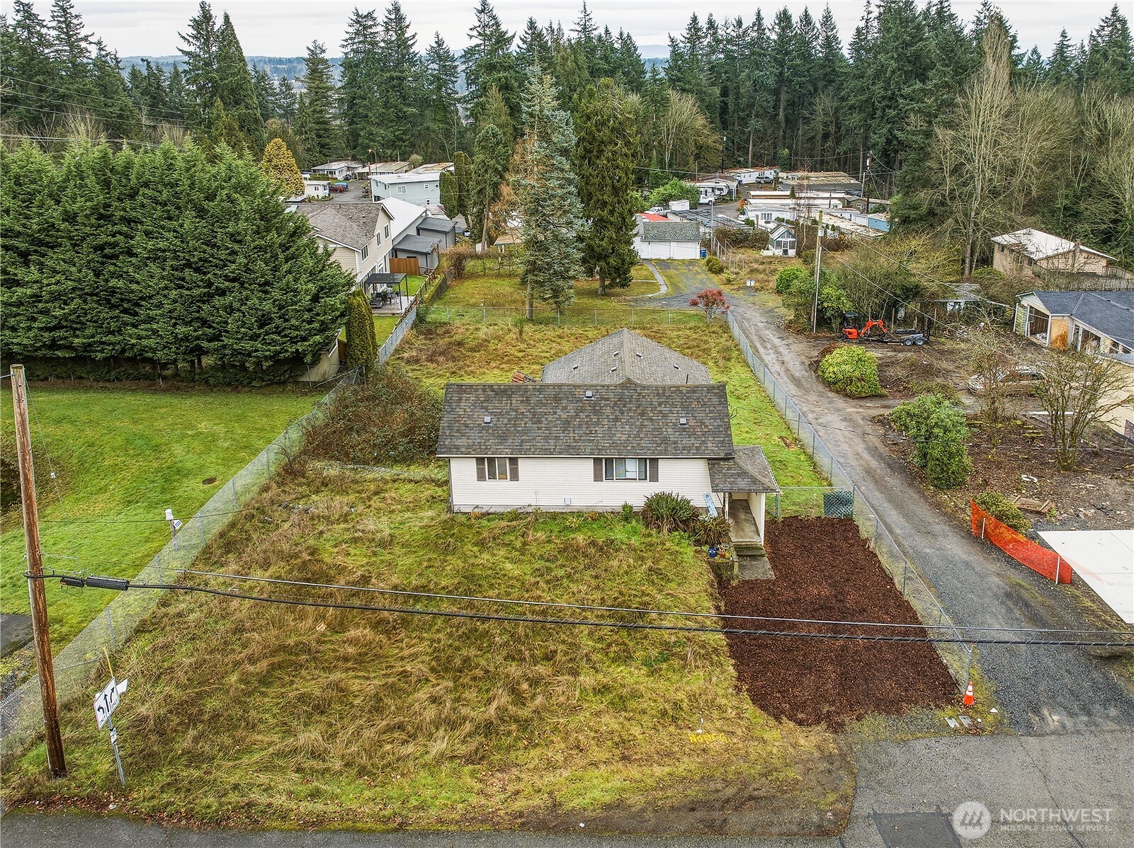 22827 Meridian Avenue South Bothell, WA 98021 - Photo 4 of 27 a view of a swimming pool with a yard