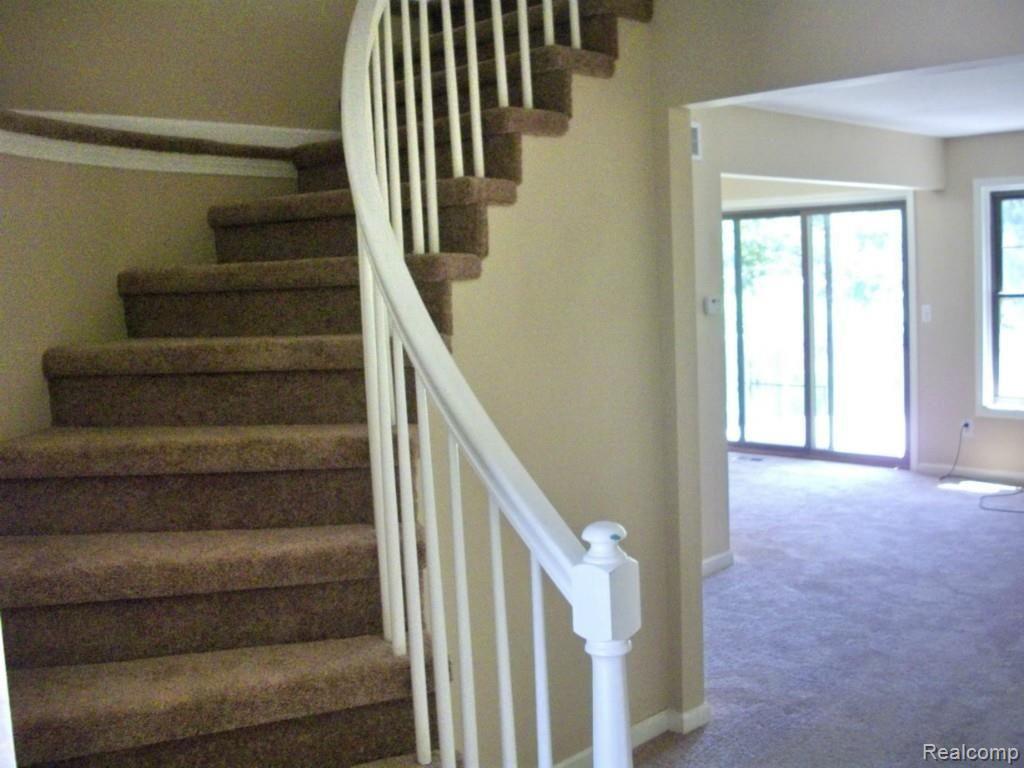 1986 Pondview Court, Unit 116 Rochester, MI 48309 - Photo 14 of 22 Curved Stairway