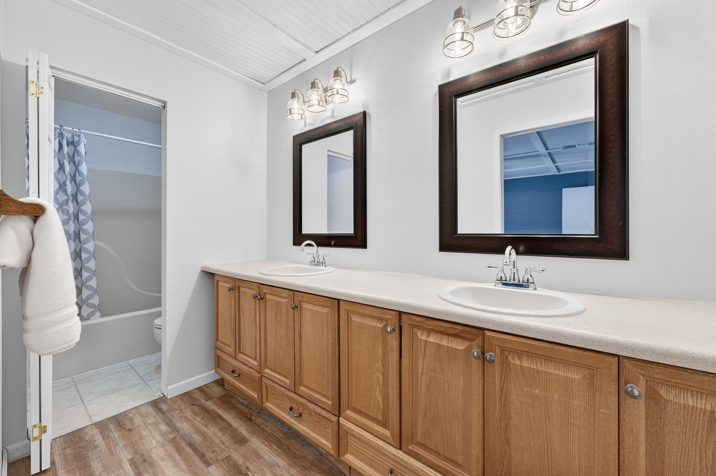 2833 Via Roma Court Gulf Breeze, FL 32563 - Photo 13 of 34 2833 via roma ct-gulf breeze-41