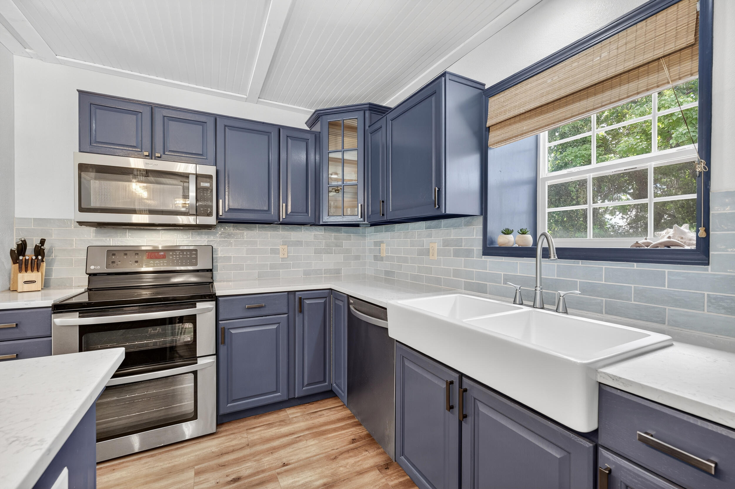 2833 Via Roma Court Gulf Breeze, FL 32563 - Photo 8 of 34 2833 via roma ct-gulf breeze-23