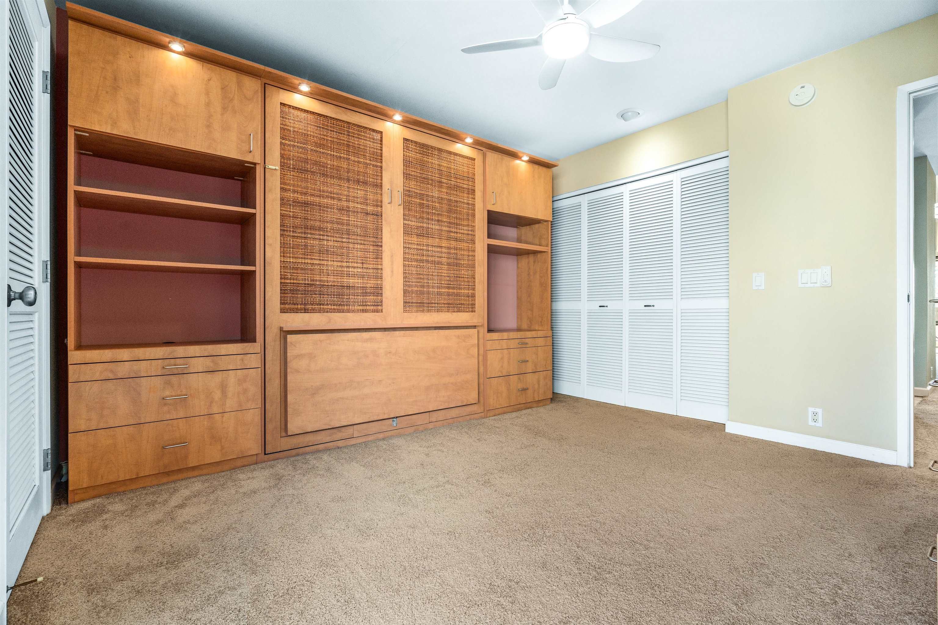 2777 South Kihei Road, Unit G207 Kihei, HI 96753 - Photo 22 of 50 a view of an empty room with cabinet and a window