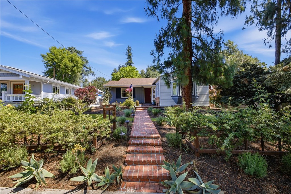 541 East Woodbury Road Altadena, CA 91001 - Photo 4 of 48