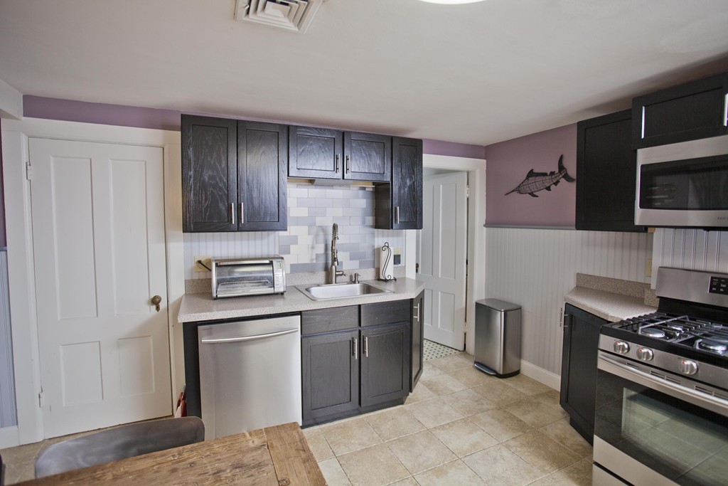 21 Lyman Road, Unit B Northampton, MA 01060 - Photo 4 of 30