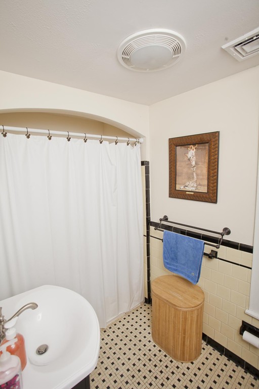 21 Lyman Road, Unit B Northampton, MA 01060 - Photo 7 of 30