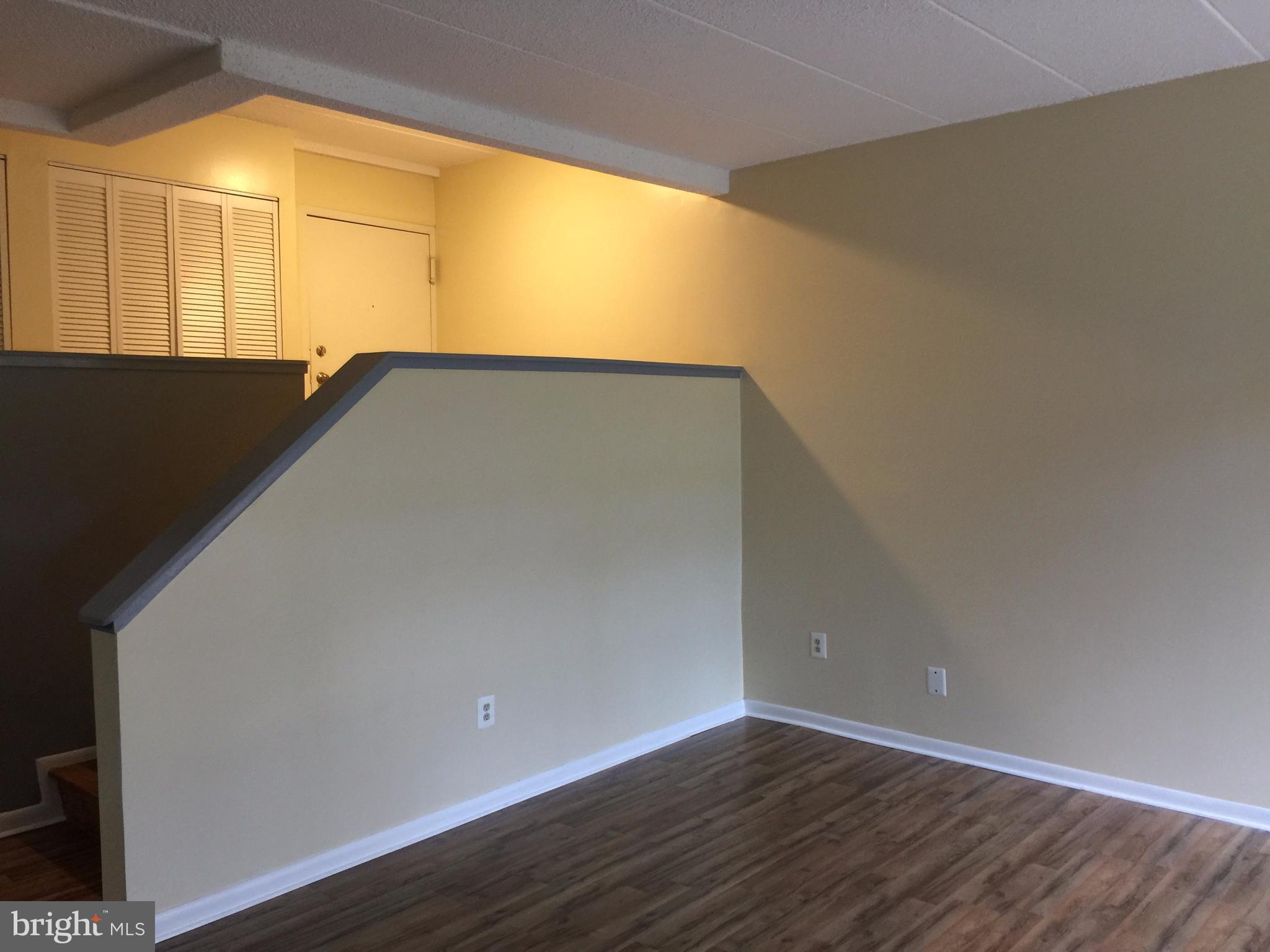 11562 Rolling Green Court, Unit 201 Reston, VA 20191 - Photo 5 of 18 Living Room