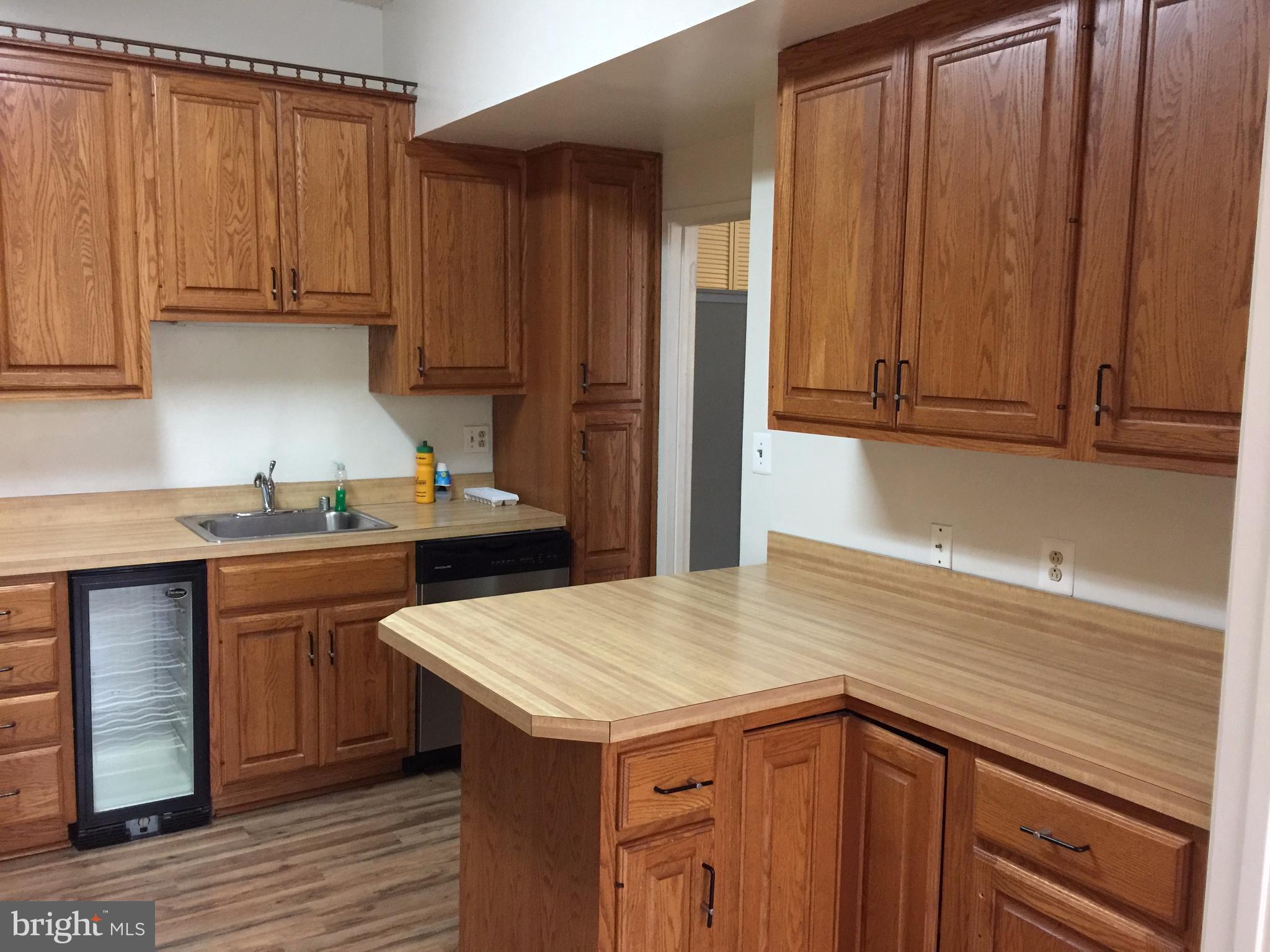 11562 Rolling Green Court, Unit 201 Reston, VA 20191 - Photo 9 of 18 Kitchen