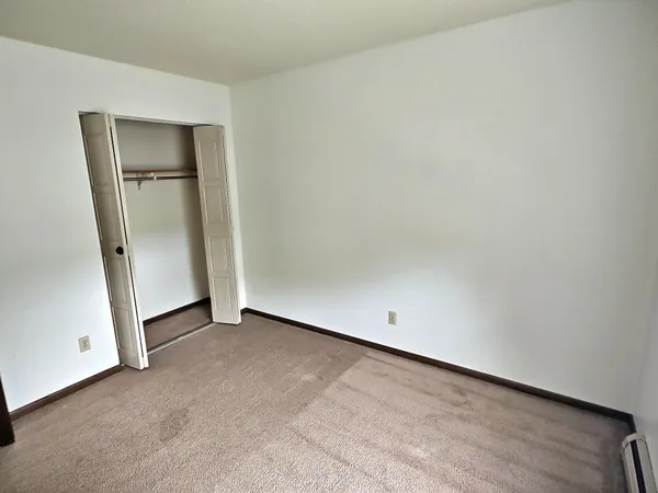 $705 | 650 Summit Drive, Unit 6, Fairmont, MN 56031