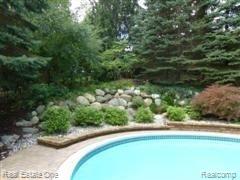 4732 Forest Ridge Court Rochester, MI 48306 - Photo 4 of 24 Professionally Landscaped Yard