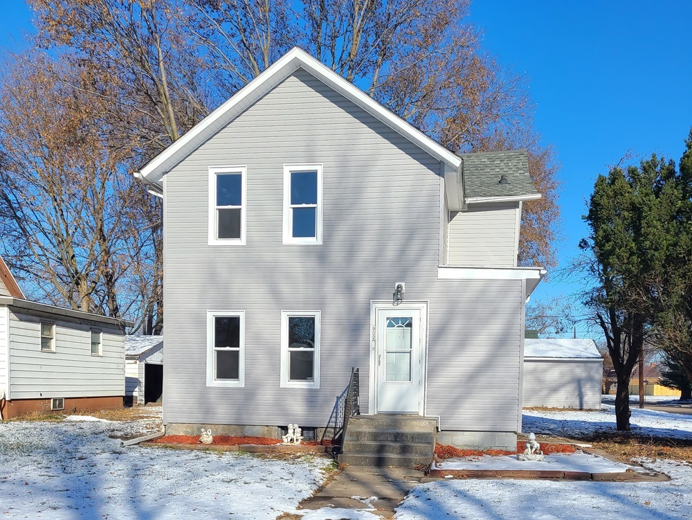 902 West 5th Street Sterling, IL 61081 - Photo 1 of 20 a view of a big house with a yard