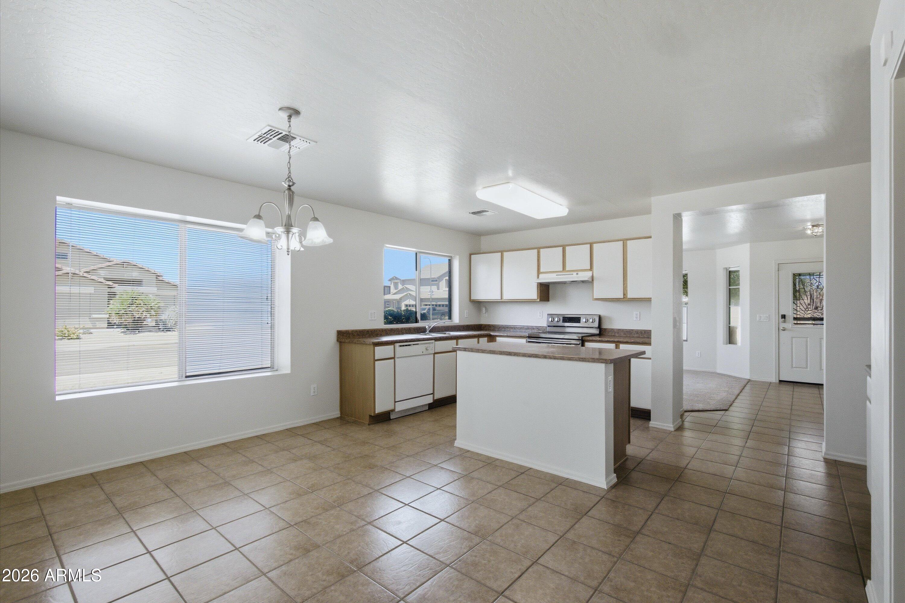 2933 West Maldonado Road Phoenix, AZ 85041 - Photo 11 of 27 12-
