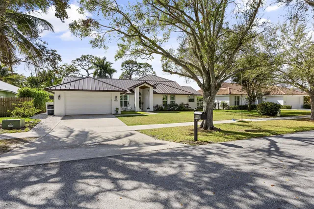 $1,599,000 | 9806 Southeast Landing Place, Tequesta, FL 33469