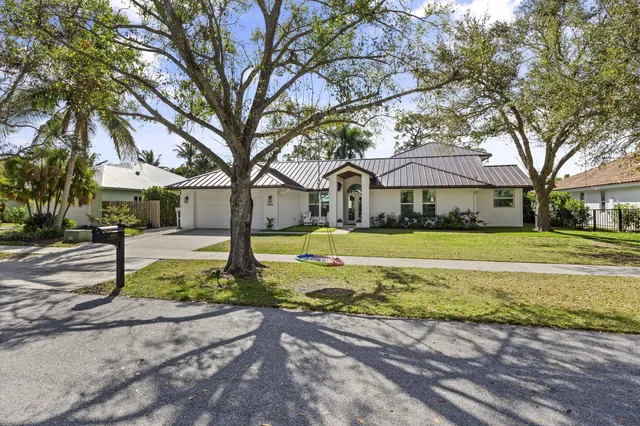 $1,599,000 | 9806 Southeast Landing Place, Tequesta, FL 33469
