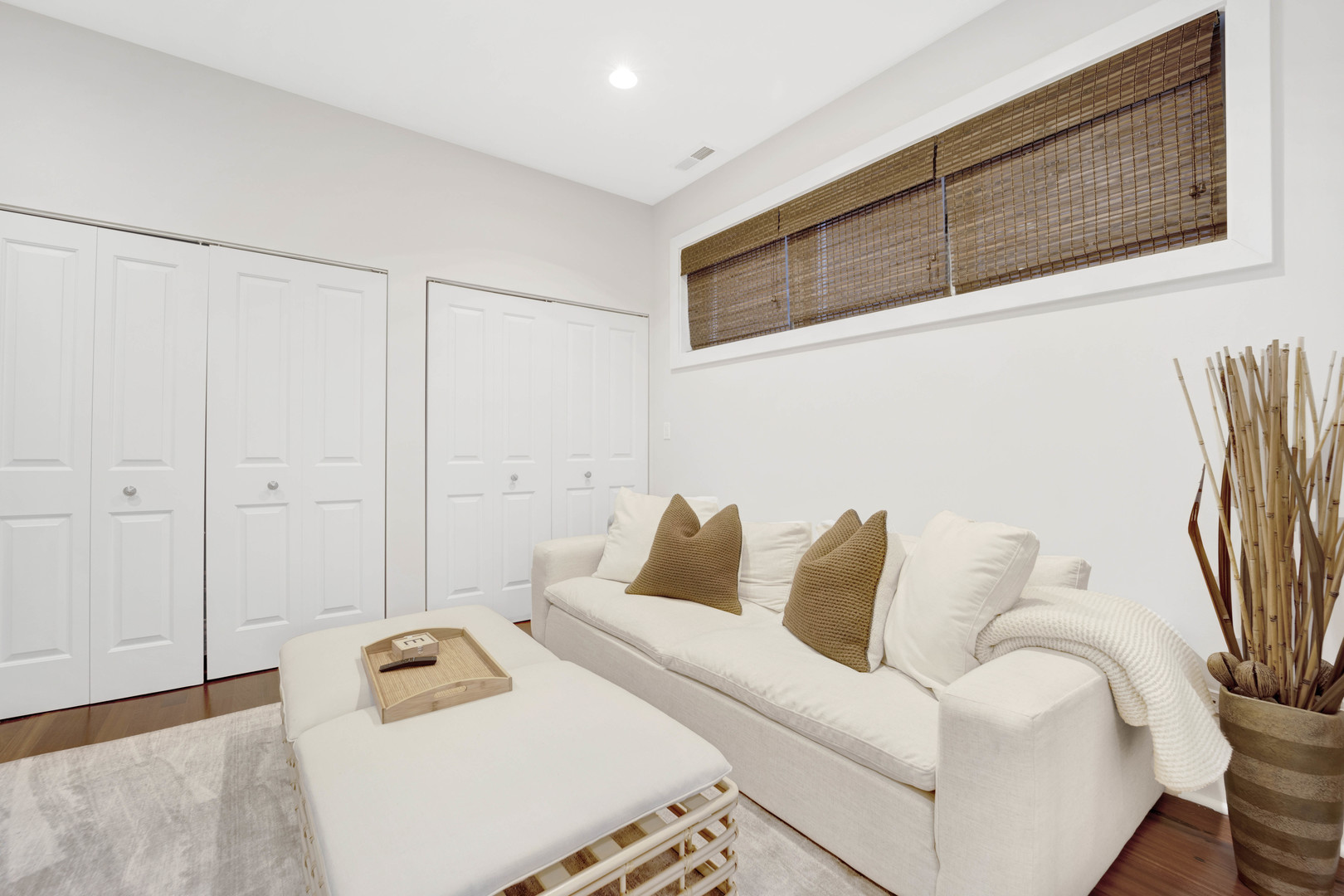 1531 West Fry Street, Unit 1 Chicago, IL 60642 - Photo 19 of 25 a living room with furniture