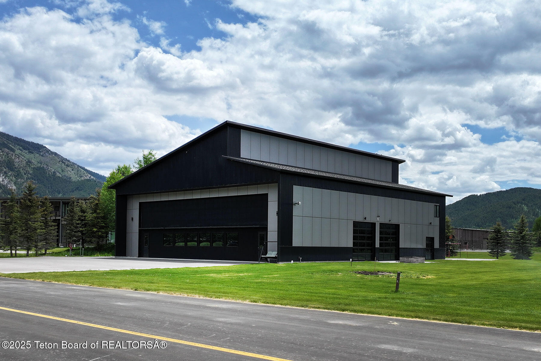 868_Diamondis_Refuge_s_e_MLS