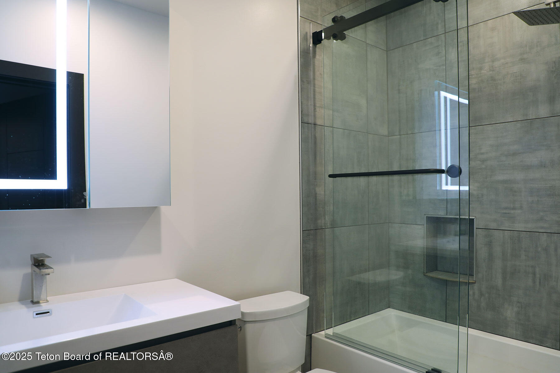 868 Diamandis Drive Alpine, WY 83128 - Photo 12 of 37 868_Diamandis_Drive_Up_Bath_2