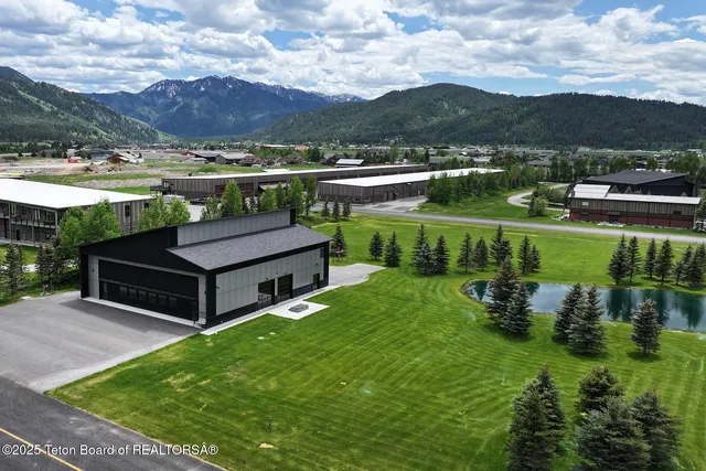 $5,500,000 | 868 Diamandis Drive, Alpine, WY 83128