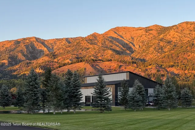 $5,500,000 | 868 Diamandis Drive, Alpine, WY 83128