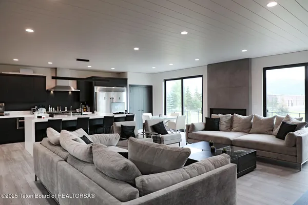 $5,500,000 | 868 Diamandis Drive, Alpine, WY 83128