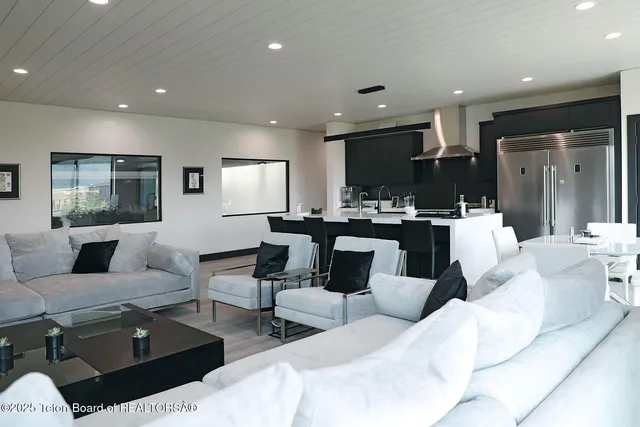 $5,500,000 | 868 Diamandis Drive, Alpine, WY 83128