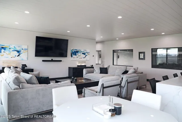 $5,500,000 | 868 Diamandis Drive, Alpine, WY 83128