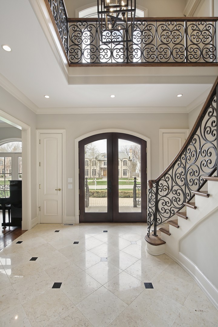 985 Pine Tree Lane Winnetka, IL 60093 - Photo 3 of 40