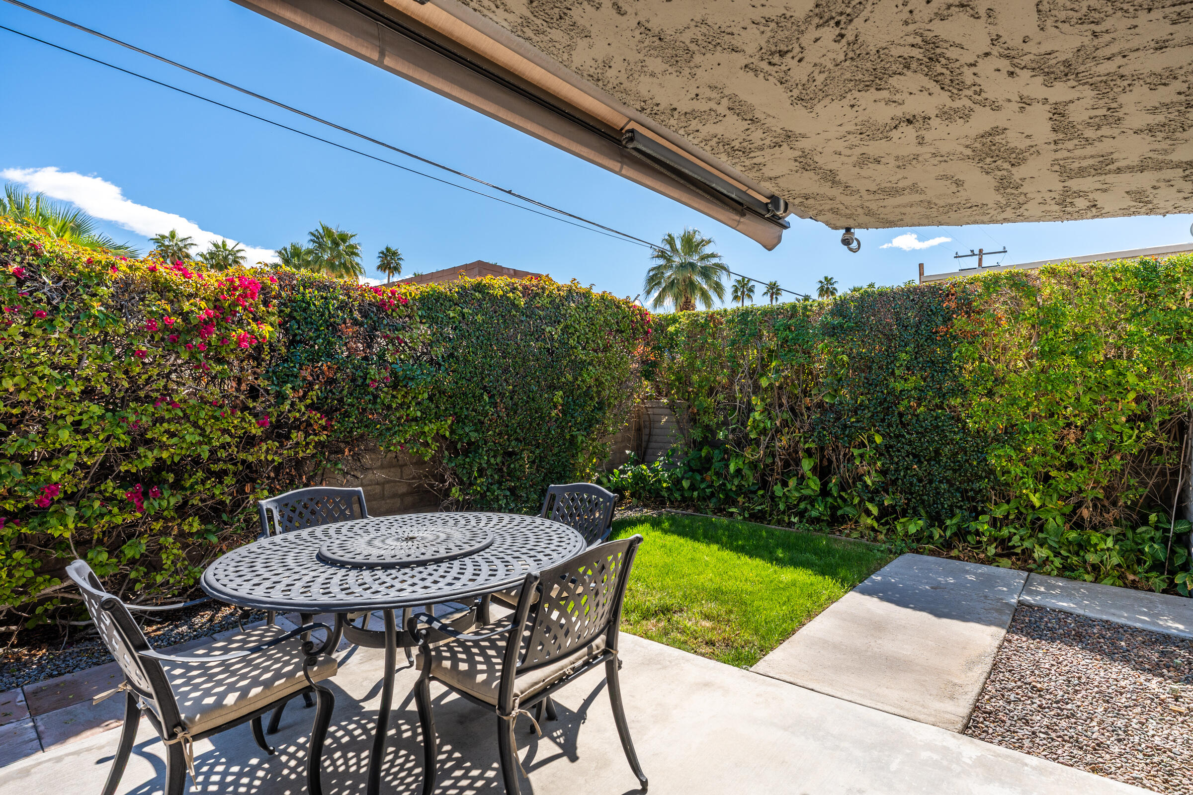 1111 East Ramon Road, Unit 29 Palm Springs, CA 92264 - Photo 25 of 39 Big awnings remote control